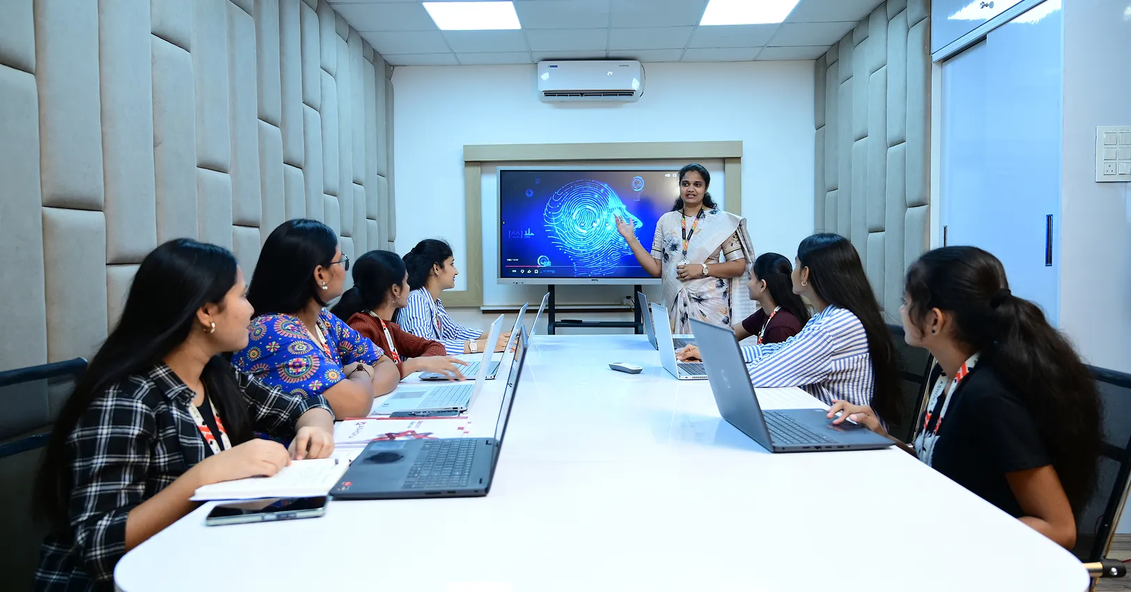 campus-classrooms-slider-img